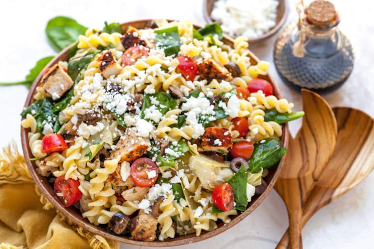 希腊的鸡肉通心粉沙拉