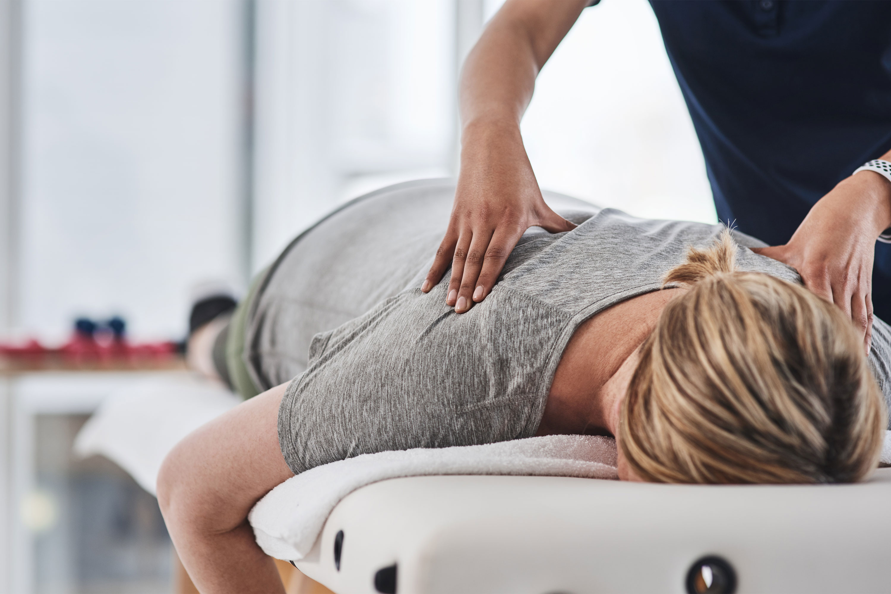 https://images.ctfassets.net/yixw23k2v6vo/7L6T64AThO7RziIdRHBZb3/7dae5696fa7b39b7dfce8e15fb9fec38/back-massage-during-physical-therapy-GettyImages-1185439130-3000x2000.jpg