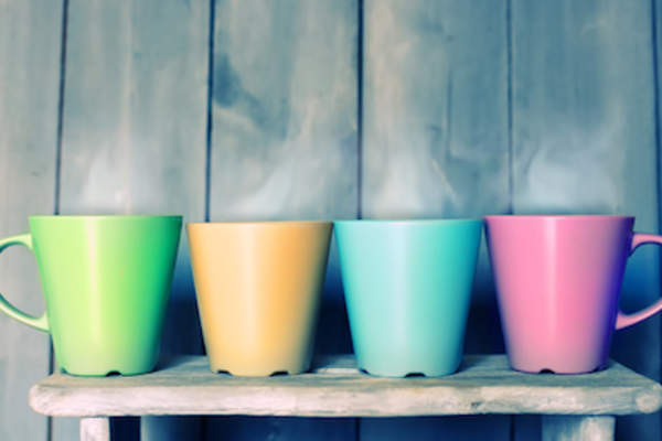 在货架上四热饮。