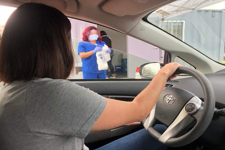 得来速COVID-19测试。