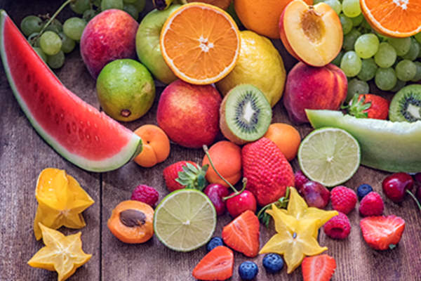 一组新鲜水果。