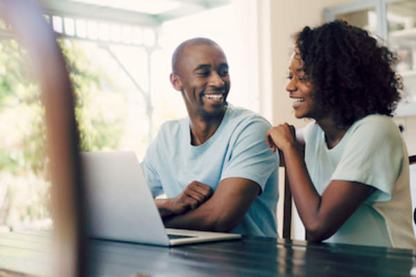 寻找新医生的幸福夫妻。