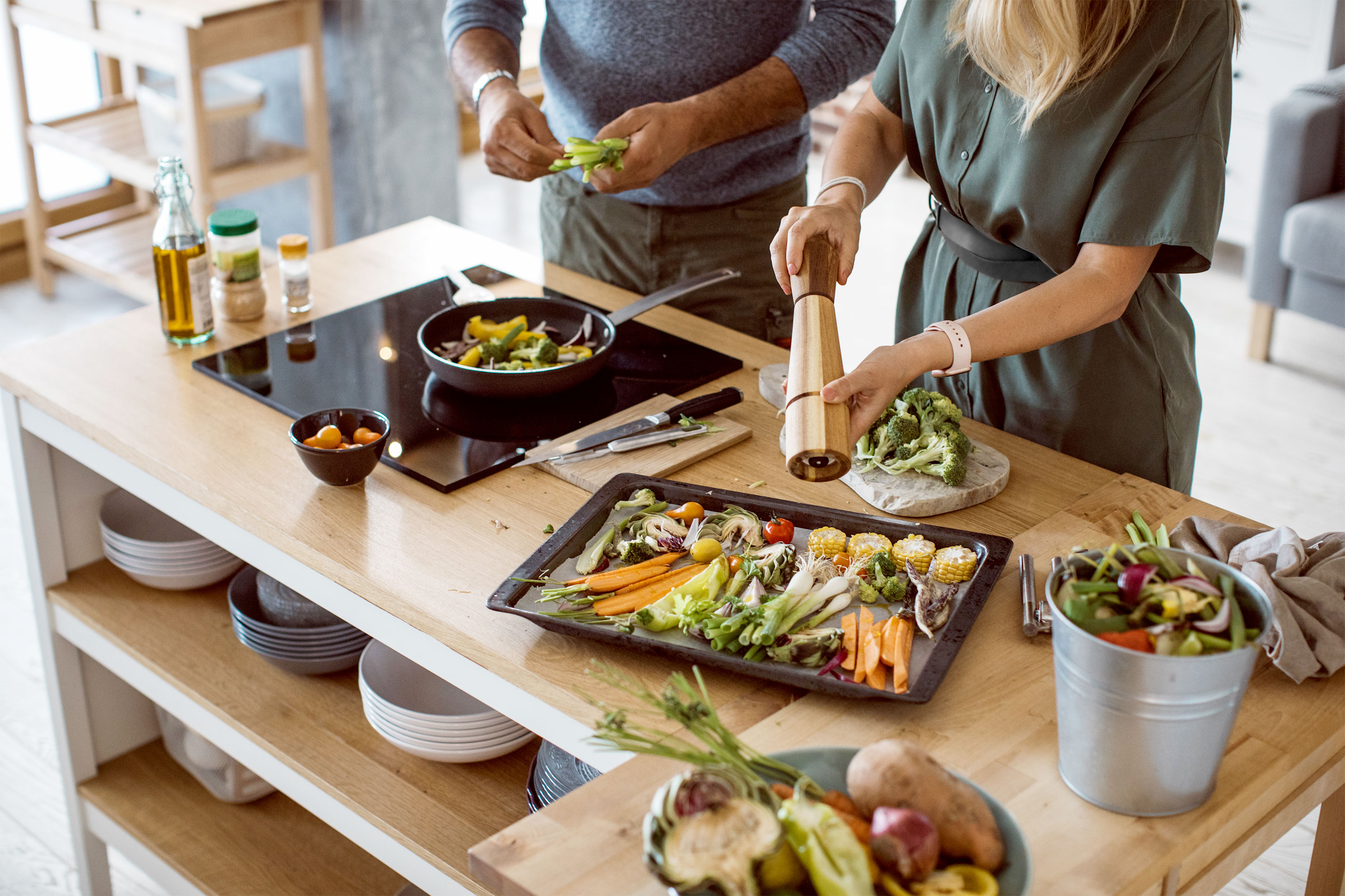 一些蔬菜在厨房里做饭