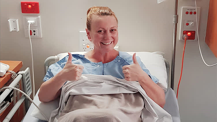 乔丹在医院接受手术之前。