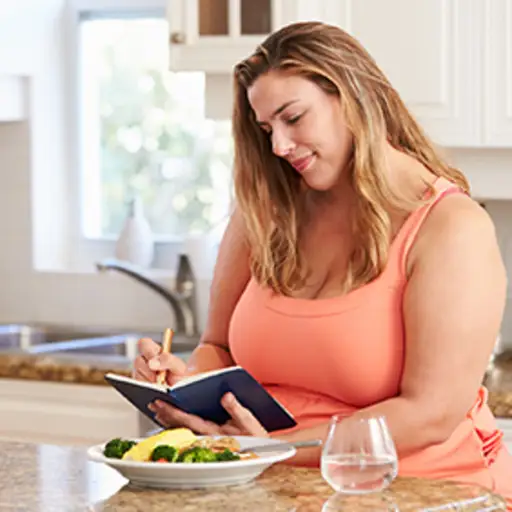 写日记的女人。