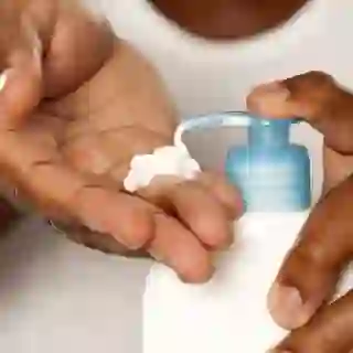 man's hands pumping moisturizer
