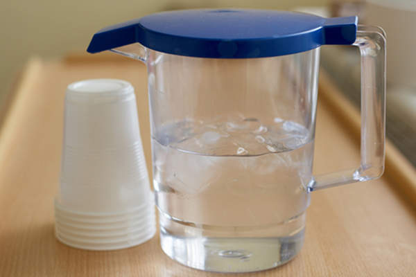 冰水医院托盘投手