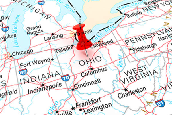 俄亥俄州地图上的红色图钉。