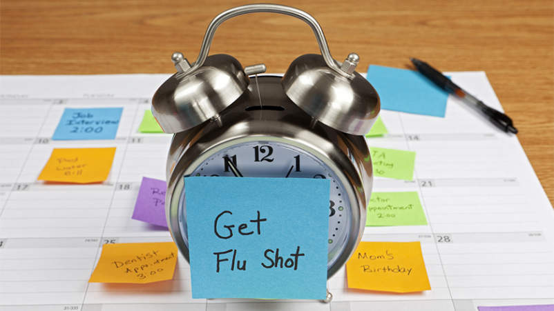 流感疫苗提醒在即时贴上闹钟。