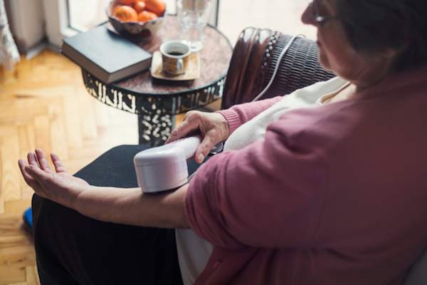 用手按摩器在家高级女子