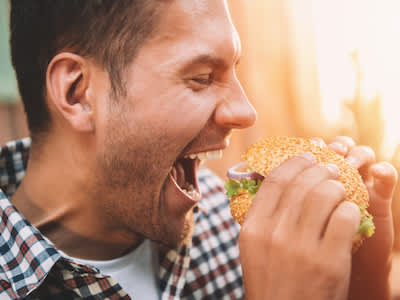 胃癌会影响我们的最基本的功能之一：吃。