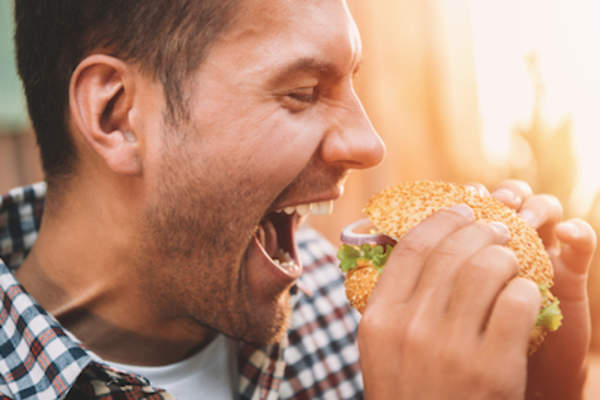 胃癌会影响我们的最基本的功能之一:吃。