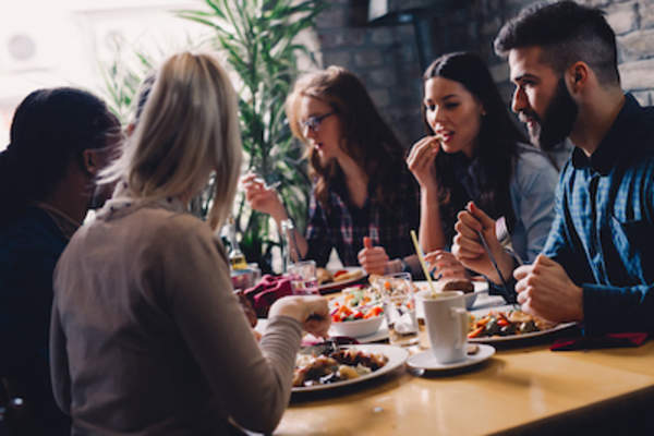 拿出来与朋友共进午餐。