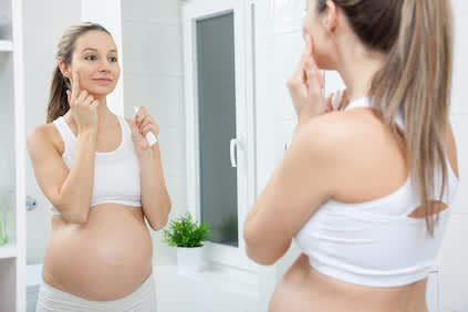 怀孕期间的皮肤护理。