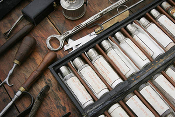 历史的医疗器械。