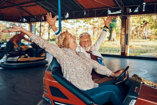 高级情侣骑碰碰车