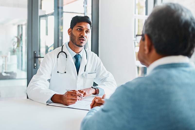 医生解释信息,以病人