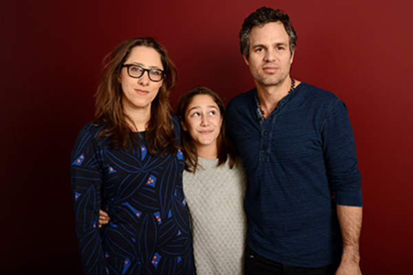 制片人玛雅福布斯和演员伊莫金·沃尔达斯基和马克·鲁弗洛带来2014年圣丹斯电影节期间的肖像。