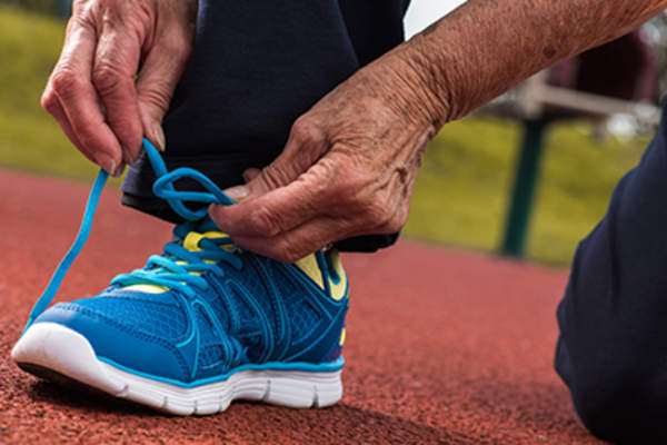 高级系鞋带的运动鞋。