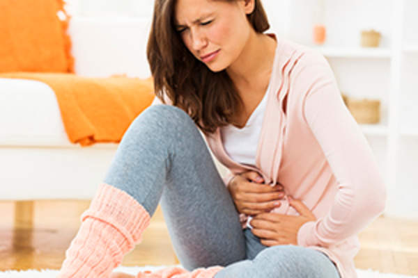 女人肚子痛图像