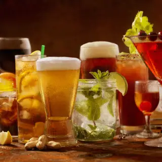 different types of alcoholic drinks image