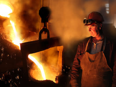 钢铁厂这样的高温工作环境会增加男性患MBC的风险。