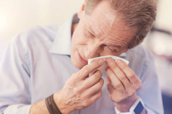 葡萄膜炎患者,眼睛灼痛。