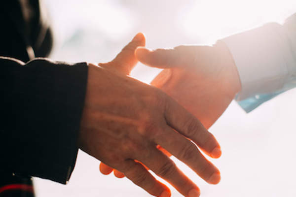 癌症幸存者会议癌症患者。