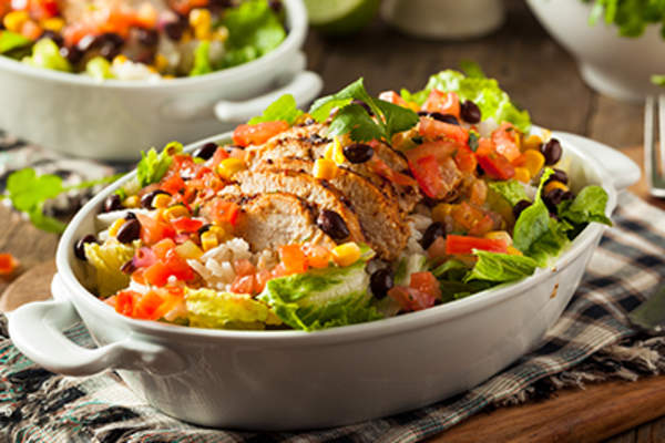 西南鸡肉沙拉。