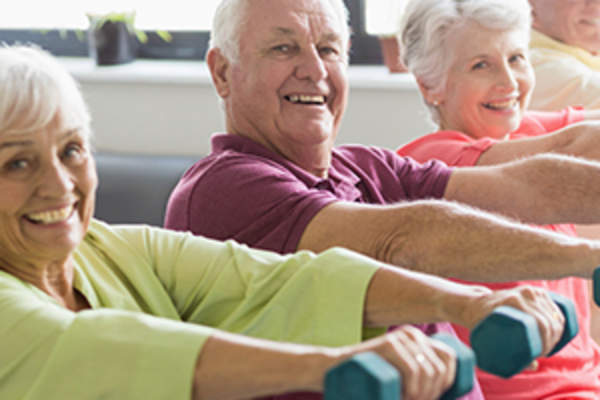 老年人负重运动图像