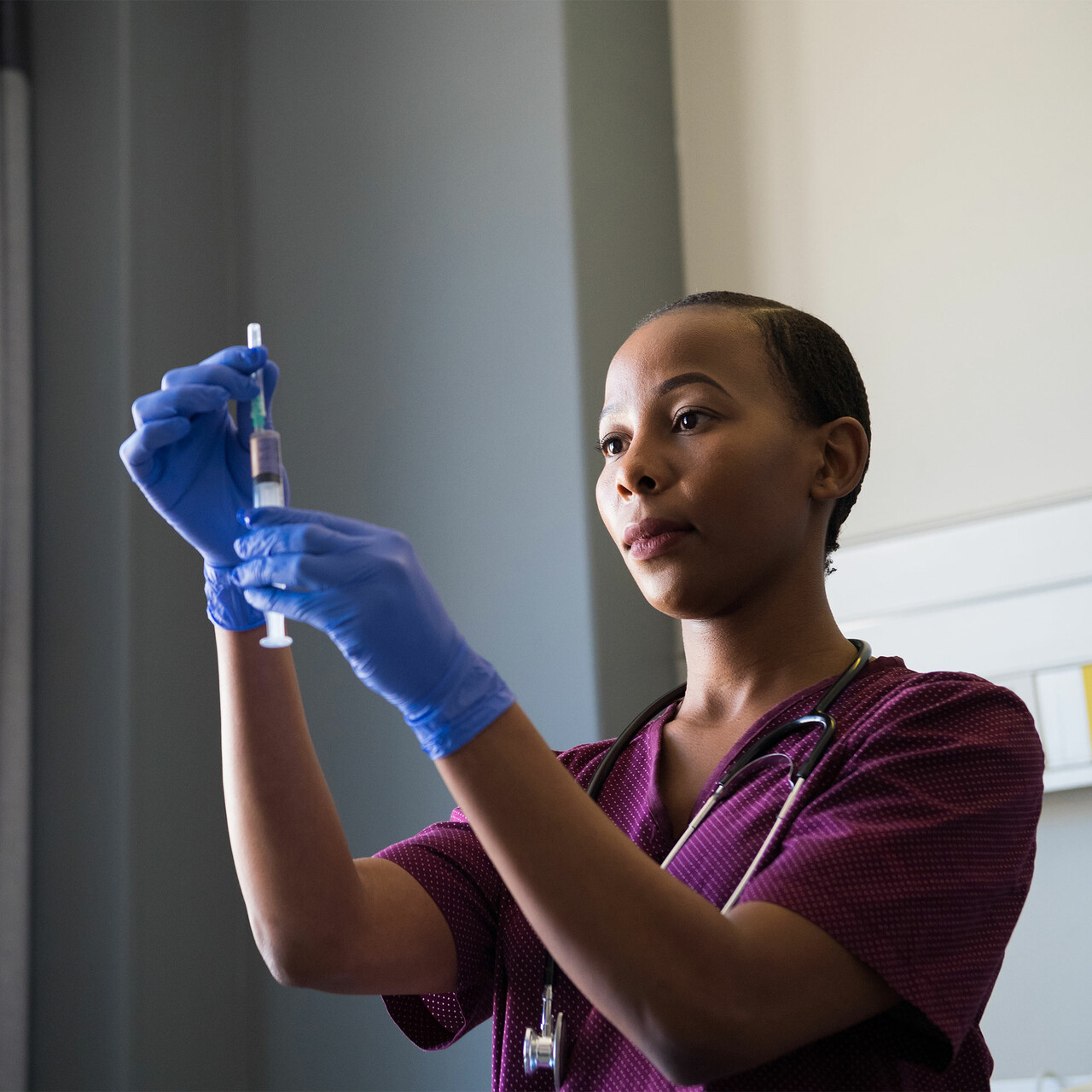 医学专业准备一个注射器