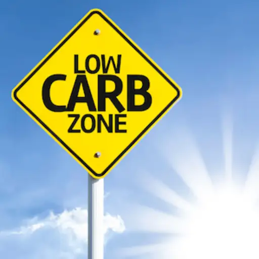 黄色菱形路标上写着“低碳水化合物区”