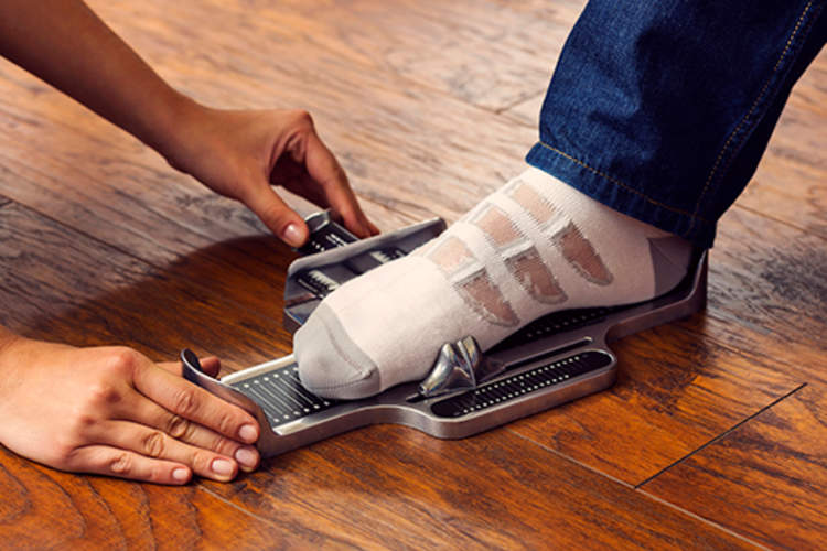 测量脚的尺寸与布兰诺克设备