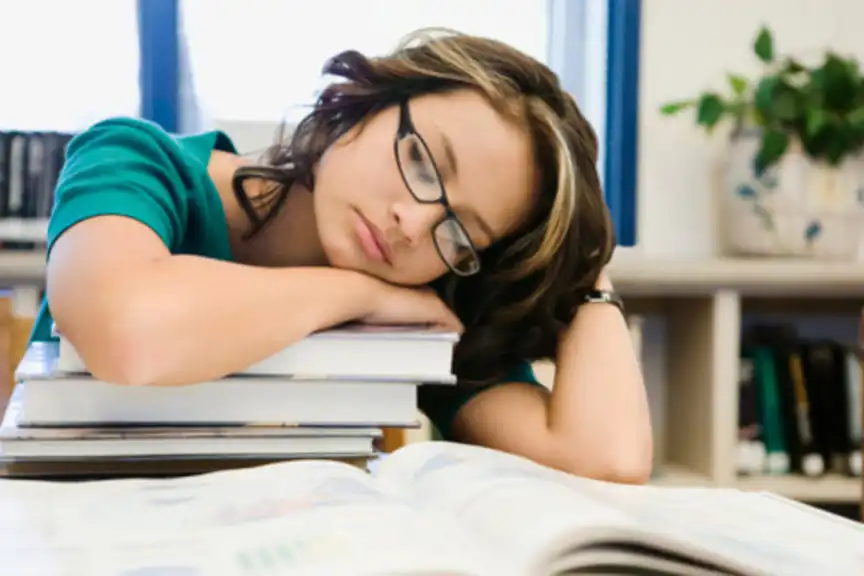 注意青少年疾病风险当他们没有得到足够的睡眠