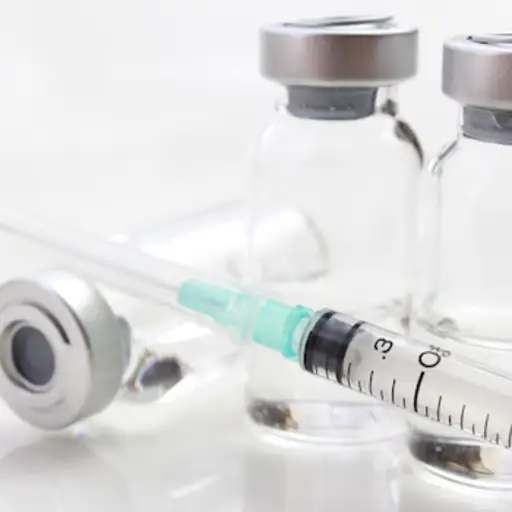 生物药物,注射器和小瓶。