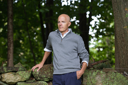 TRAVER哈钦斯享受在公园的一天。