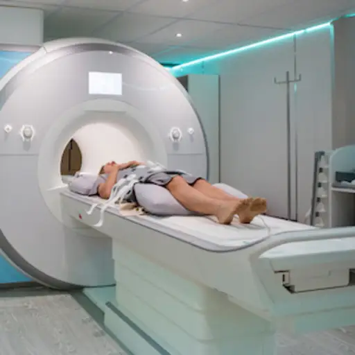 女人即将获得MRI