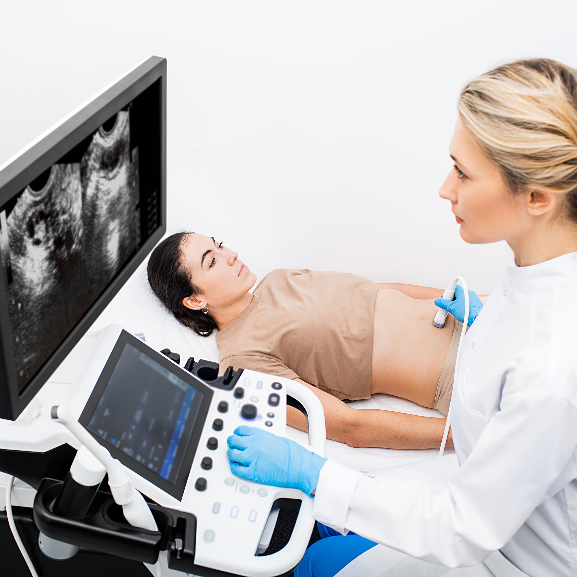 在妇科诊所接受子宫和卵巢超声检查的妇女