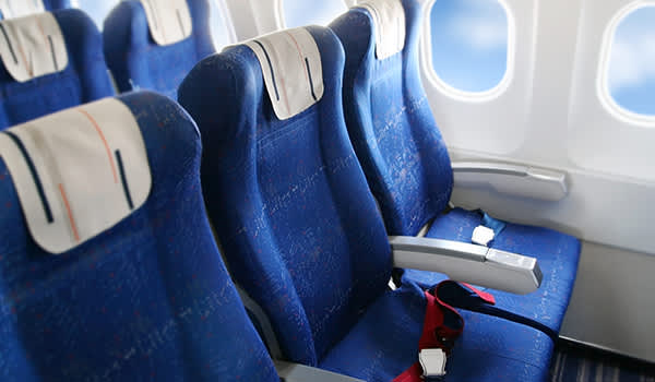 在飞机太小了，肥胖的乘客座位。