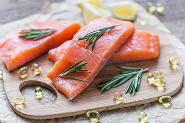 生鲑鱼和欧米加3脂肪酸。