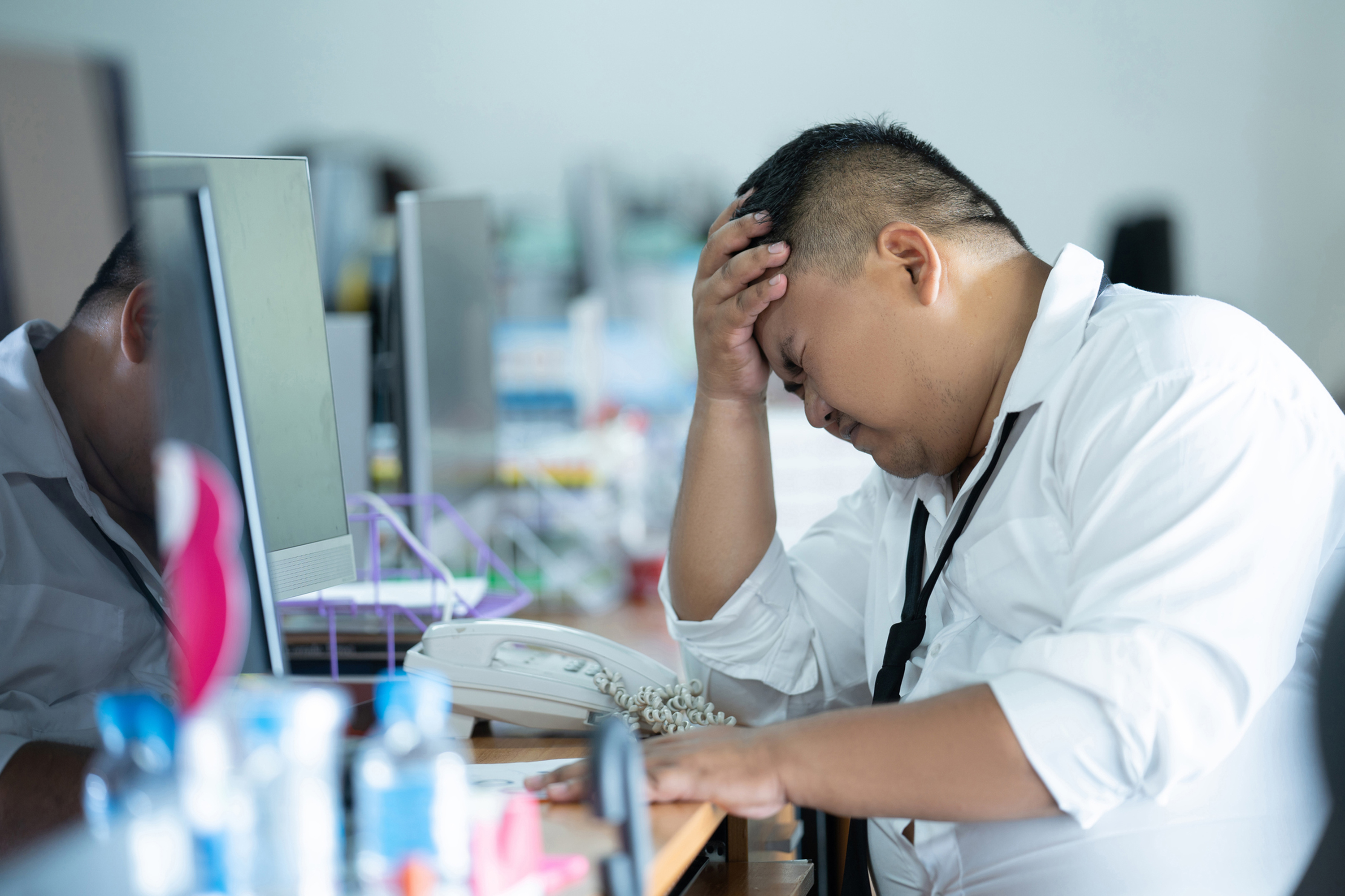 患有精神疲劳的肥胖男子