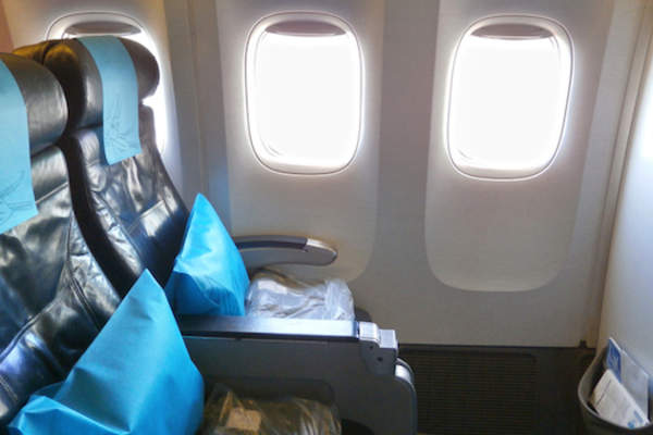 在飞机经济舱