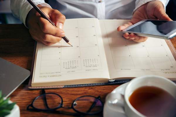 女人的手组织日程