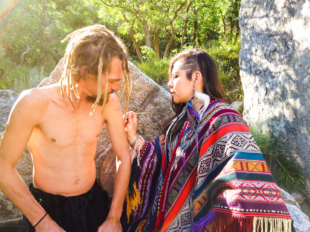 kambo terabi uygulanırken görseli