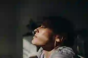 闭上眼睛