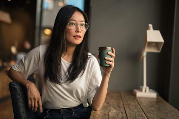 中年妇女咖啡