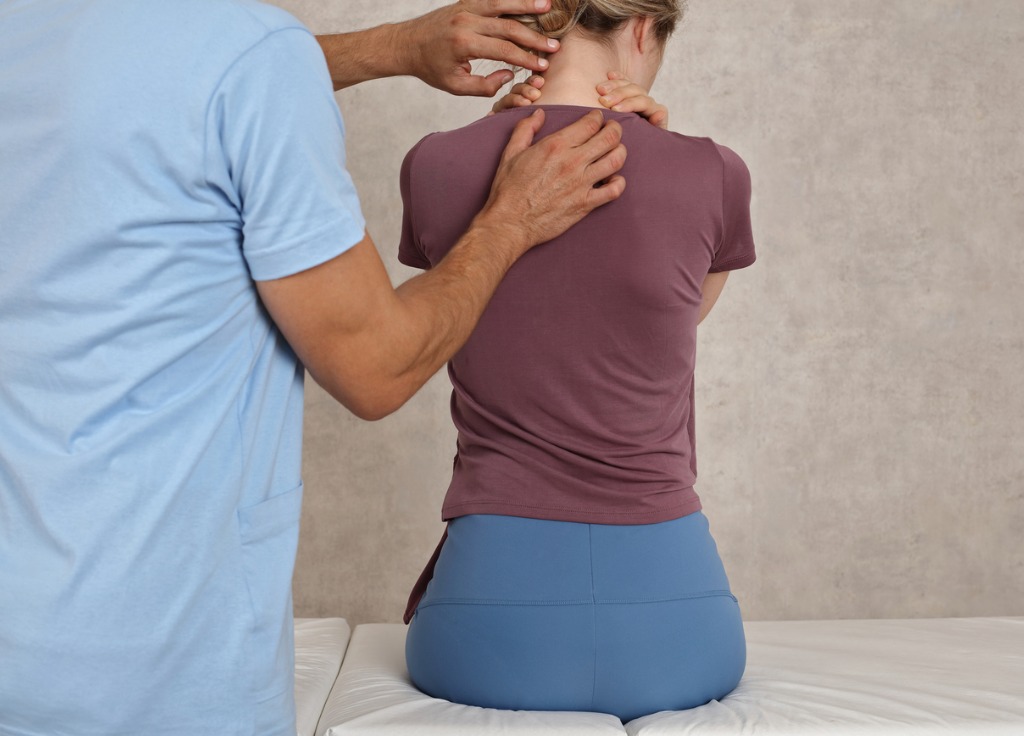 Kyphosis Center - Causes Treatments Surgery
