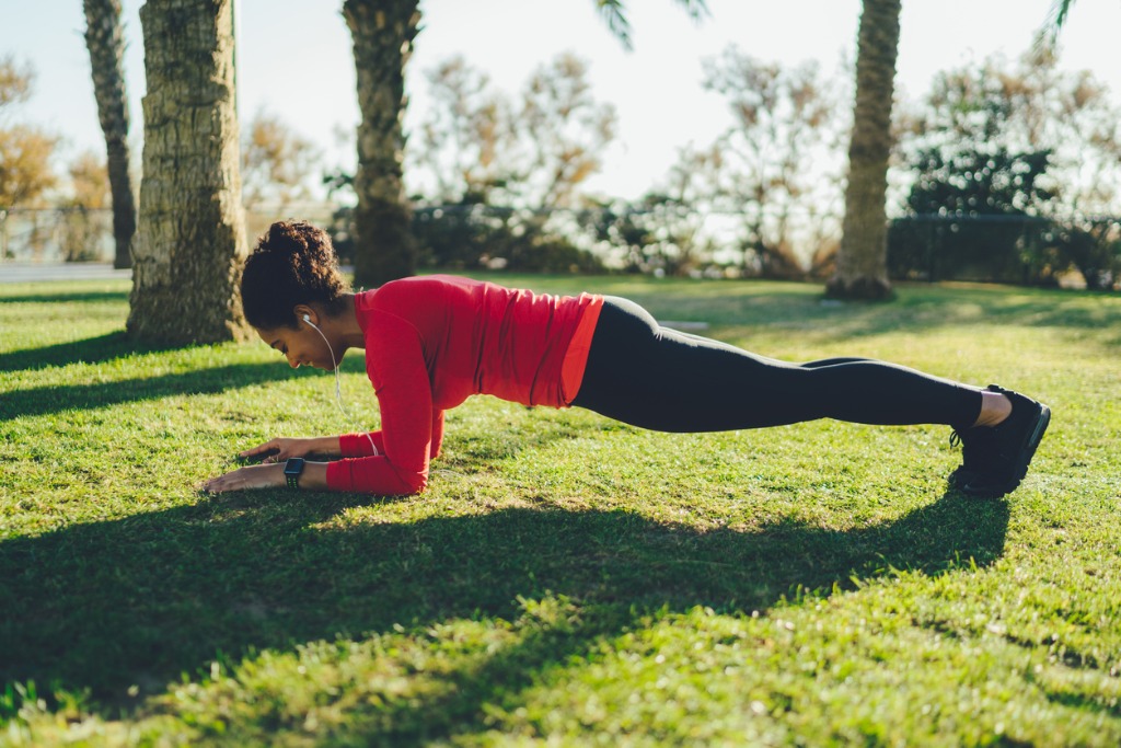 Supine Heel slides - Low Back Pain, 🔥Spine/Pelvic Control with Hip  Extension🔥 . 🚨Today's movement looks at how to control anterior pelvic  tilt and excessive lumbar spine extension by