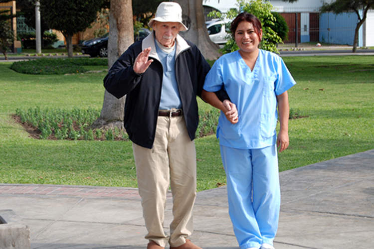 约翰·德雷克和照料者在秘鲁,2011年