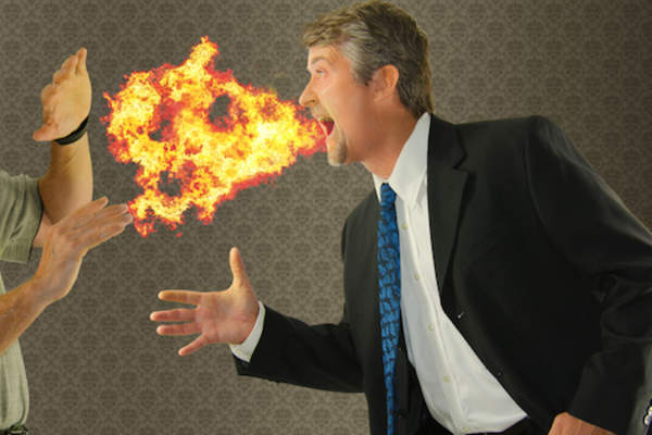 胃酸倒流会引起口臭。